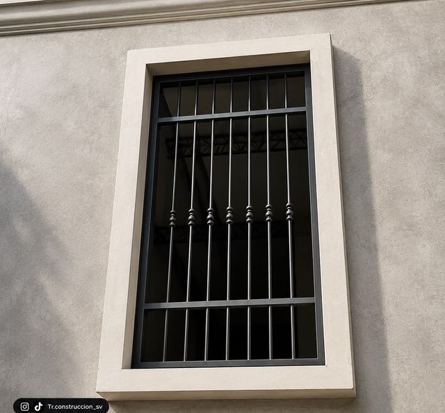 Balcón para ventana — Barrotes verticales con remate superior