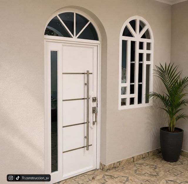 Blanca con medio punto — Arco de vidrio sobre la hoja y laterales fijos