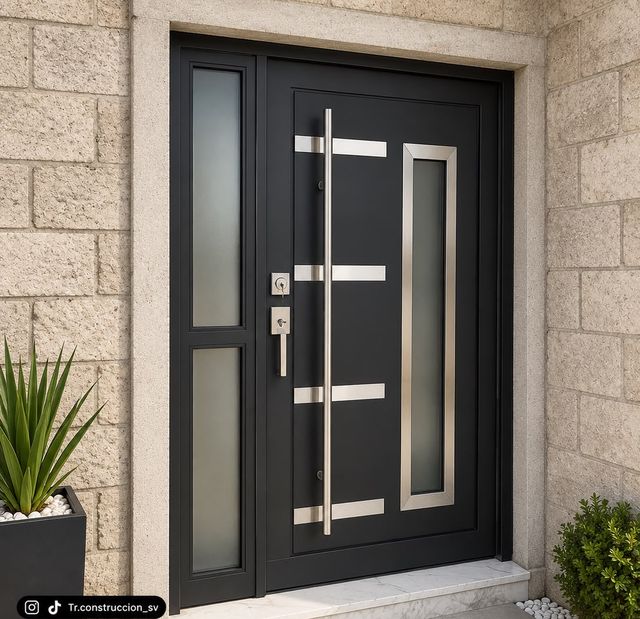 Negra con vitral enmarcado — Vitral vertical con marco de inox y panel lateral esmerilado