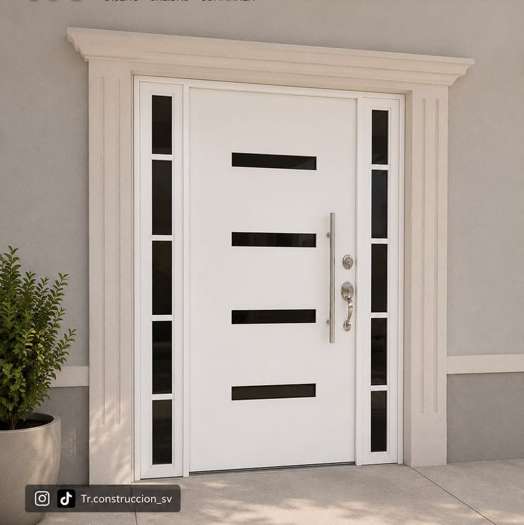 Puerta metálica blanca con cuatro vidrios horizontales alargados y dos paneles laterales fijos con vidrio